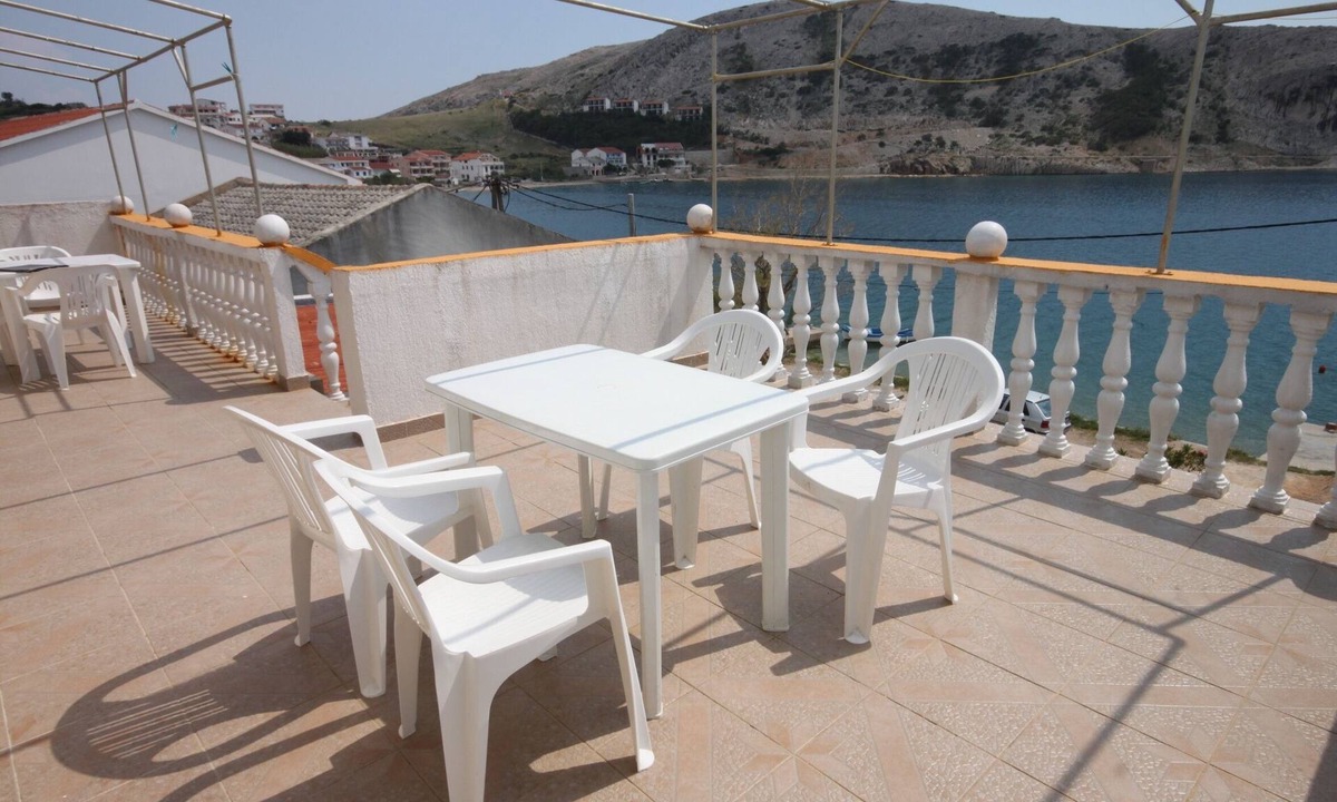 Metajna Apartment | Two bedroom apartment near beach Metajna, Pag (A-6352-b)