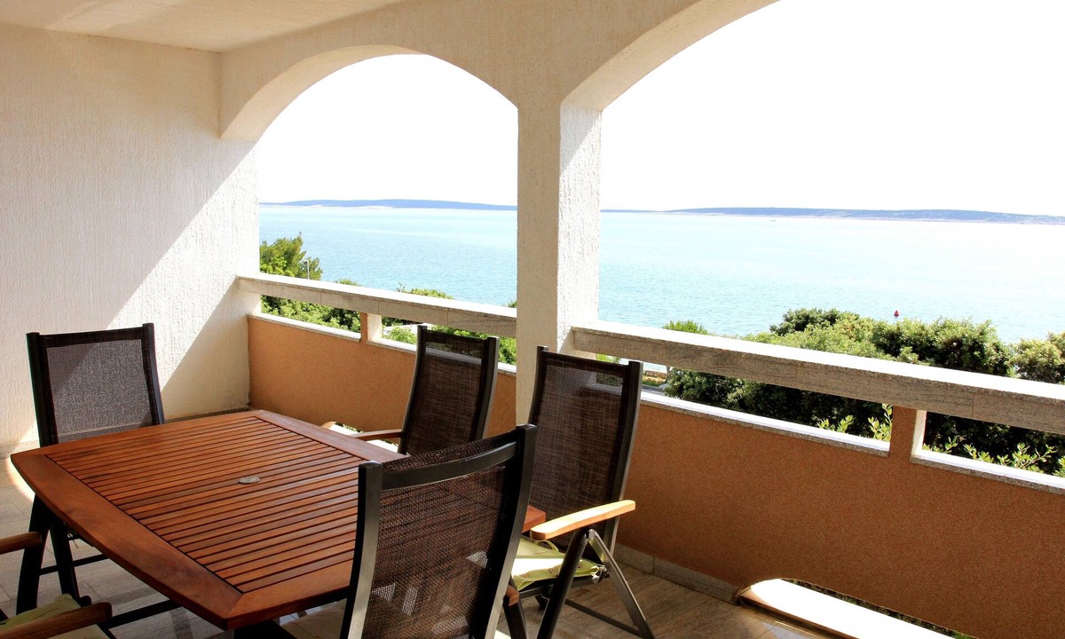 Mandre Apartment | Two bedroom apartment near beach Mandre (Pag) (A-8655-d)