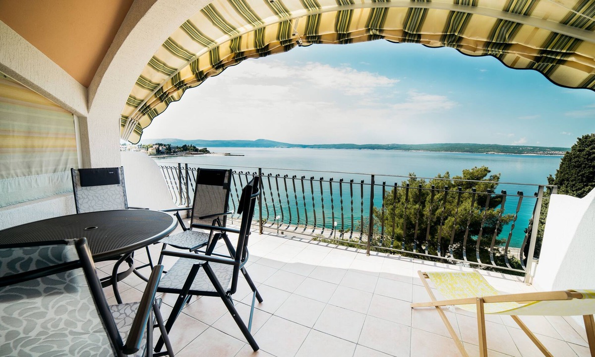 Selce Apartment | Two bedroom apartment near beach Selce (Crikvenica) (A-2364-a)