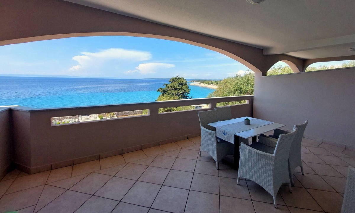 Lun Apartment | Two bedroom apartment near beach Lun, Pag (A-3320-f)