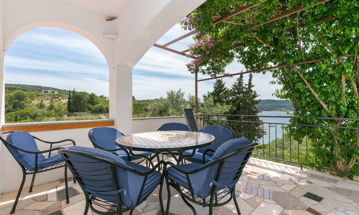 Necujam Apartment | Two bedroom apartment with terrace and sea view Nečujam, Šolta (A-8691-a)