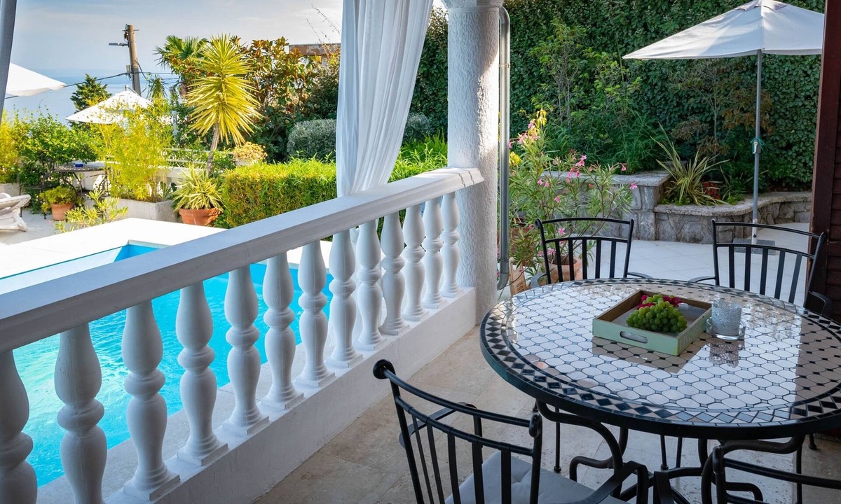 Lovran Apartment | Two bedroom apartment with a swimming pool Lovran, Opatija (A-14178-b)