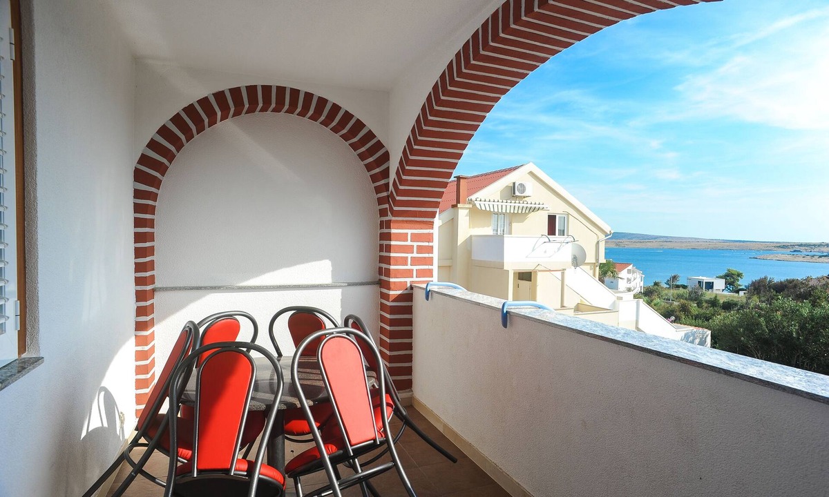 Caska Apartment | Two bedroom apartment with a swimming pool Caska, Pag (A-4109-b)