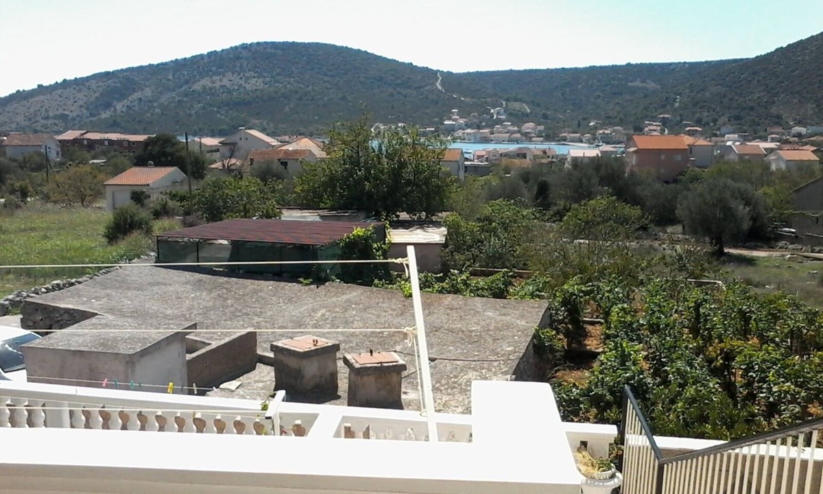 Vinisce Apartment | Two bedroom apartment with terrace and sea view Vinišće, Trogir (A-12248-a)