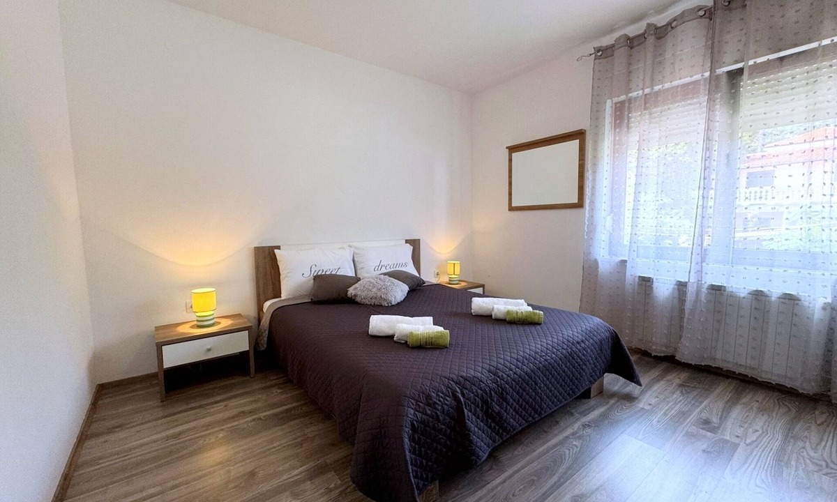 Silo Apartment | Two bedroom apartment with terrace and sea view Šilo, Krk (A-18667-a)