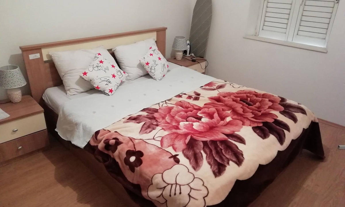Ston Apartment | Two bedroom apartment with terrace Luka, Pelješac (A-16229-a)
