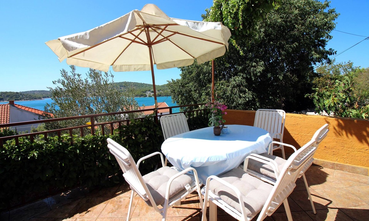 Tijesno Apartment | Two bedroom apartment with terrace and sea view Tisno, Murter (A-5136-b)