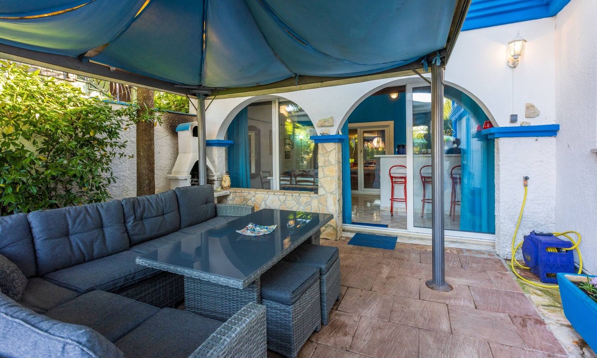 Banjole Apartment | Two bedroom apartment with terrace Banjole, Pula (A-14391-a)