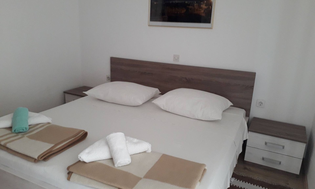 Barbat na Rabu Apartment | Two bedroom apartment with terrace and sea view Barbat, Rab (A-5070-b)