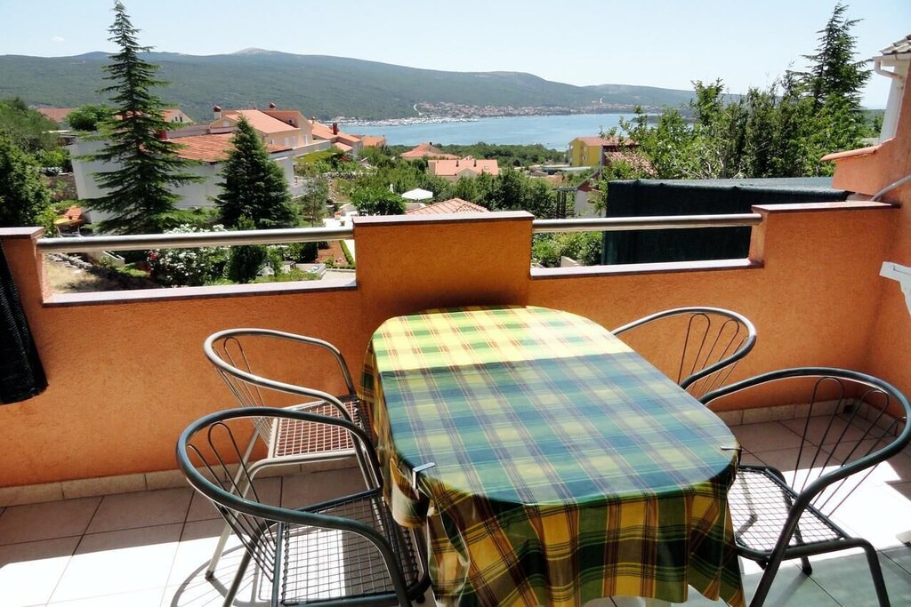 Kornic Apartment | Two bedroom apartment with terrace and sea view Kornić, Krk (A-5418-b)