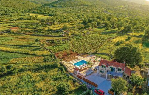 Ljubitovica House | Two-Bedroom Holiday Home In Ljubitovica