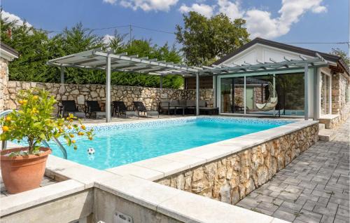 Smrika House | Two-Bedroom Holiday Home In Smrika