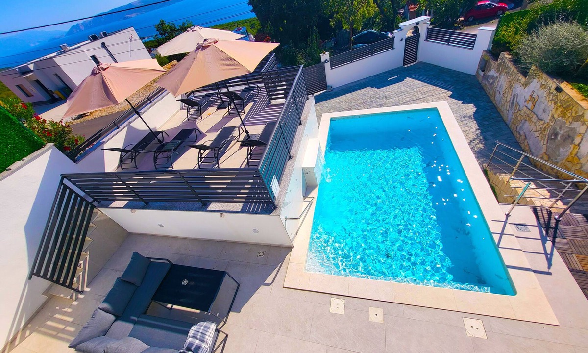 Selce Apartment | Vacation apartment with beautiful sea view and pool