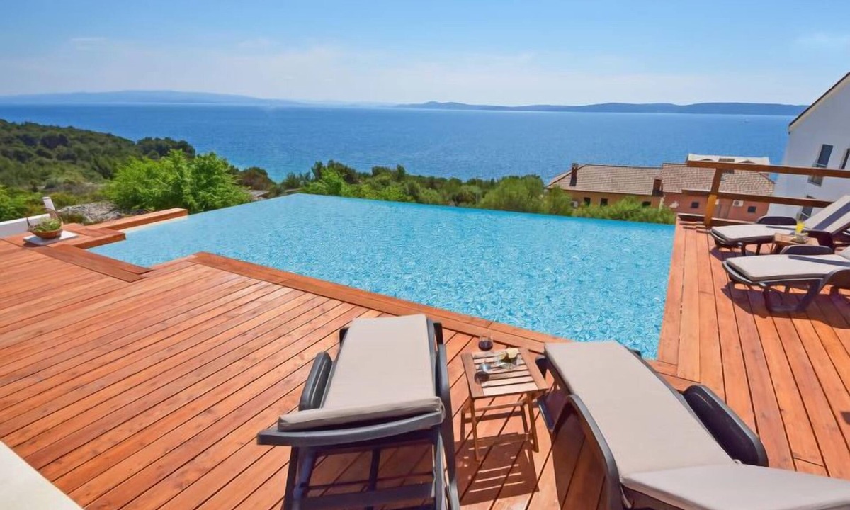 Okrug Gornji House | Vacation home Andrea by Interhome