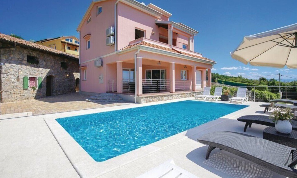 Veprinac House | Vacation home 5 min. from the beach.