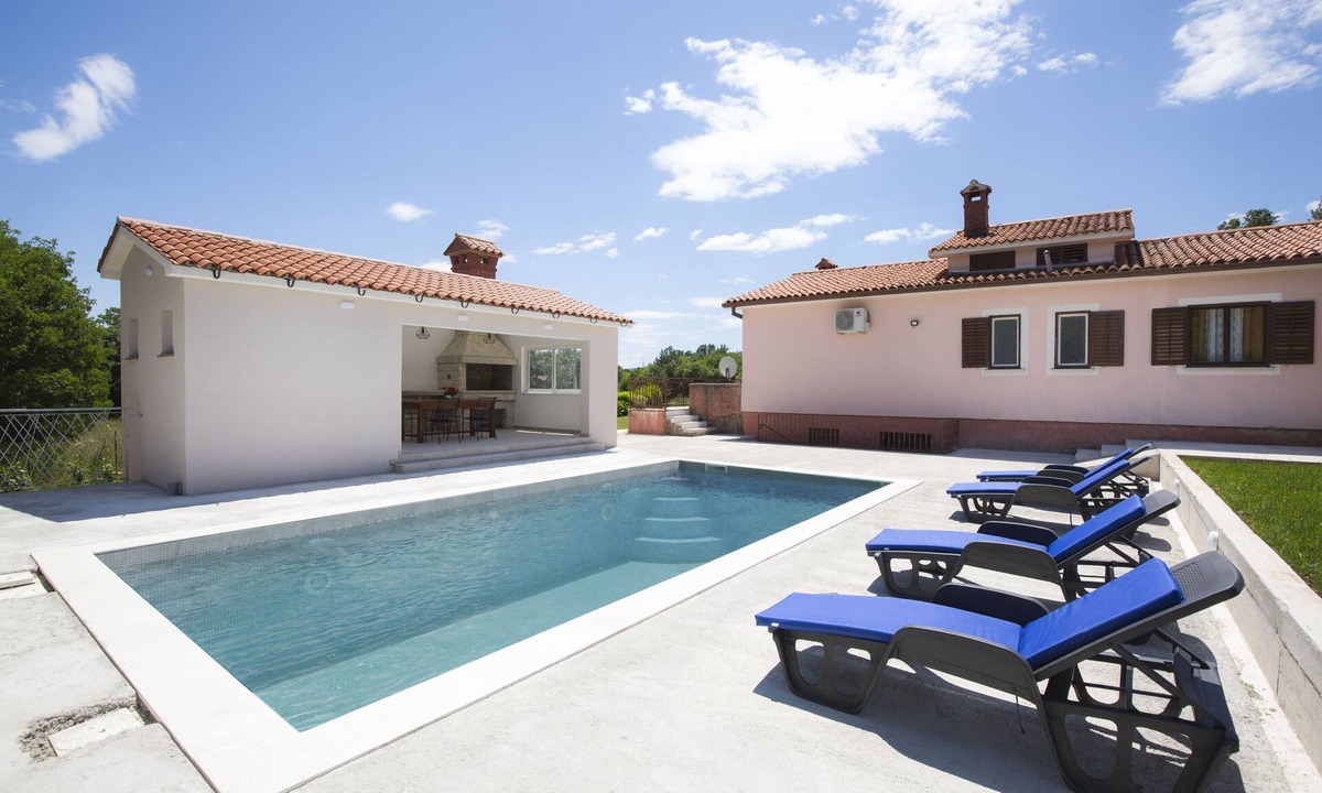 Becici House | Vacation home Laura with pool, quiet location, family-friendly.