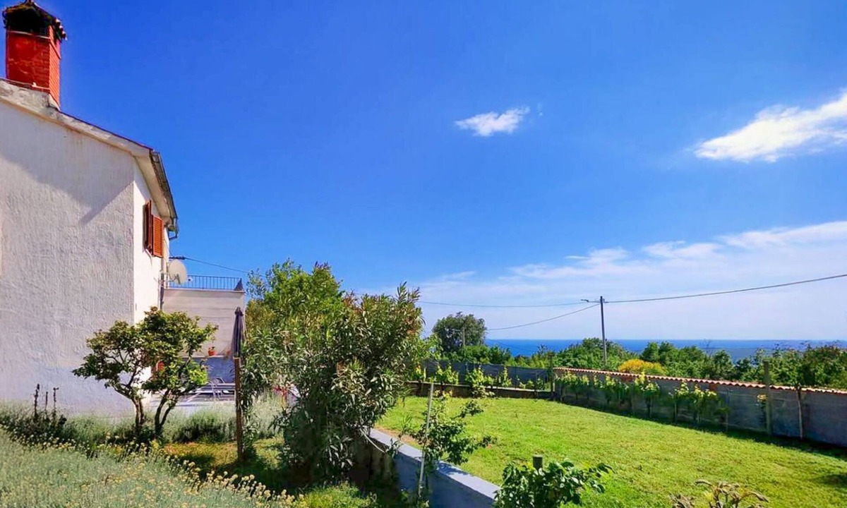 Rasa House | Vacation home Lorena by Interhome