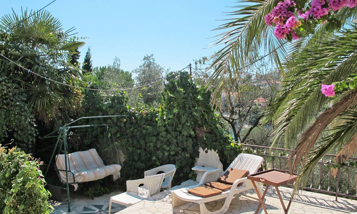 Okrug Gornji House | Vacation home Maja by Interhome