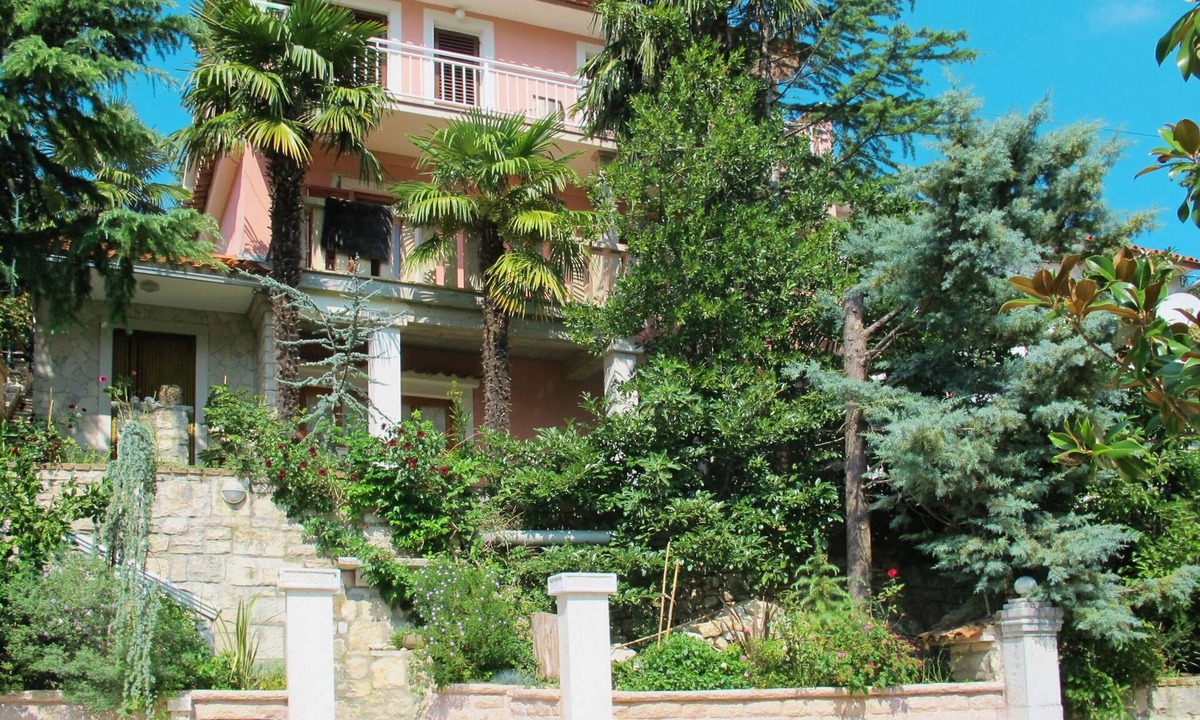 Rasa House | Vacation home Noel by Interhome