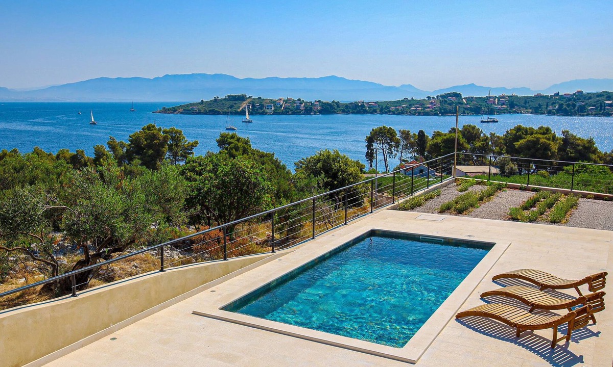 Necujam House | Vacation home Sova by Interhome