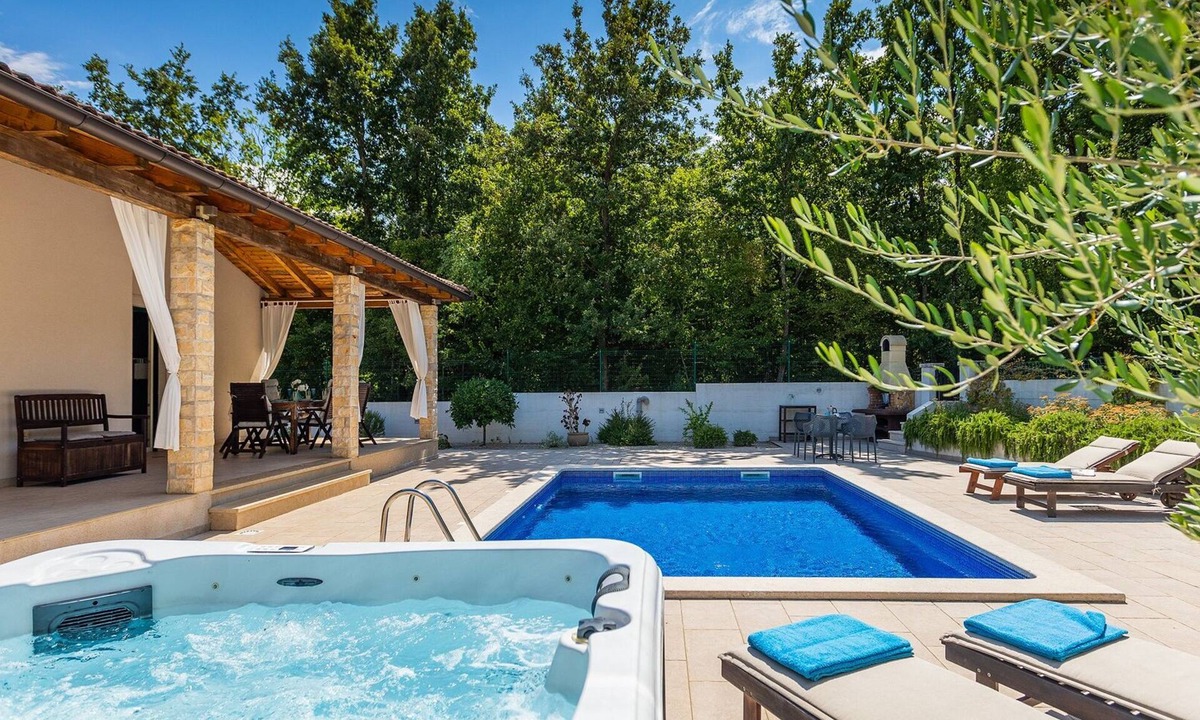 Belavici Villa | Vila LeDa by Villas Guide