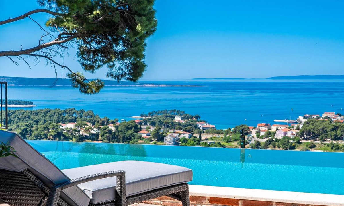 Mundanije Villa | Vila Pantovcak with stunning views by Villas Guide