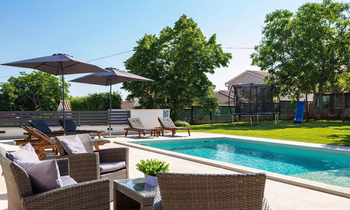 Bicici House | Villa Anavi with private pool and large garden