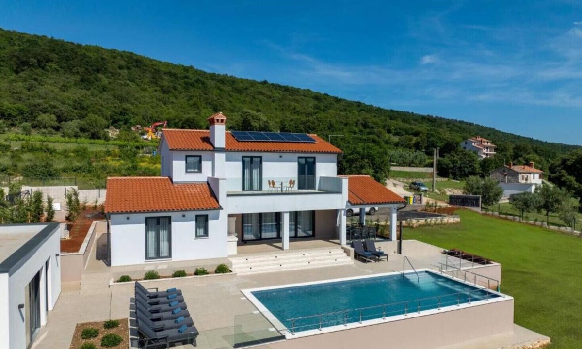 Brgod Villa | Villa Astrid near Labin - Rabac for 11 people with 55 m2 private pool & sea view - pet friendly
