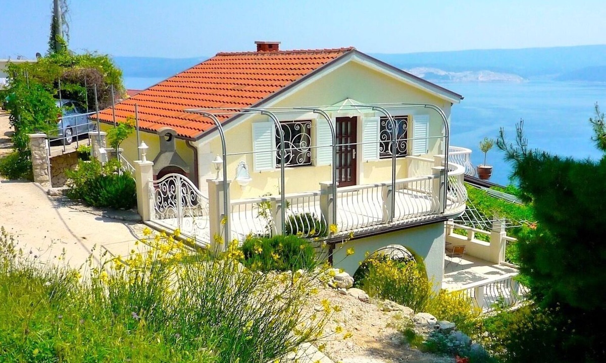 Celina Villa | VILLA BUGENVILLA sea view, ground floor apartment in beautiful garden, quiet.
