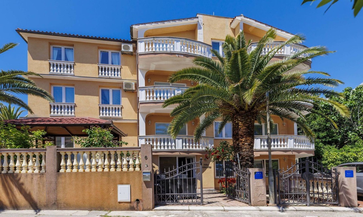 Pjescana Uvala Apartment | Villa Canaria 1 by Interhome