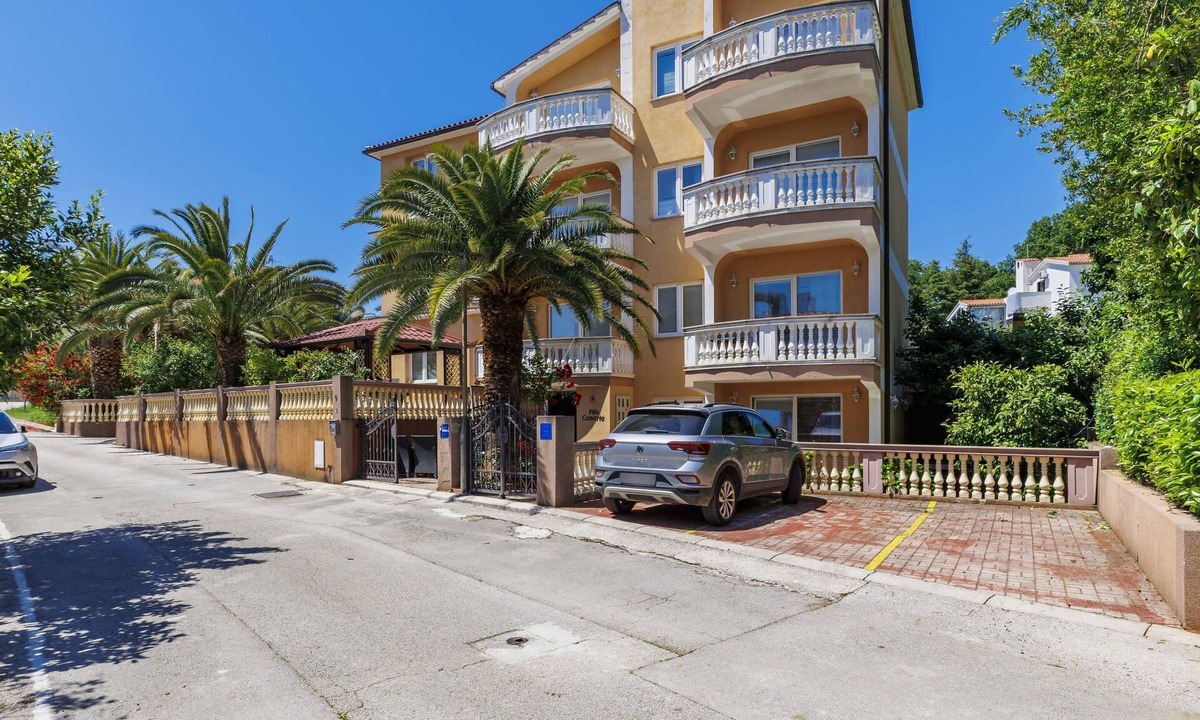 Pjescana Uvala Apartment | Villa Canaria 2 by Interhome