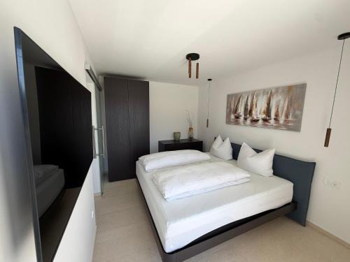 Marusici Apartment | Villa Čapula - Modern Apartment with Sea View and Parking, Marušići