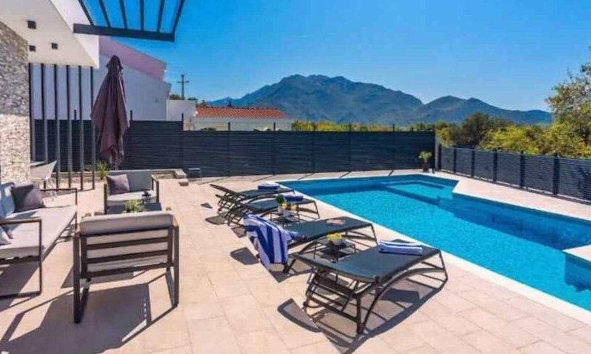 Sestanovac Villa | Villa Casa Mia Luxury Retreat with Heated Pool