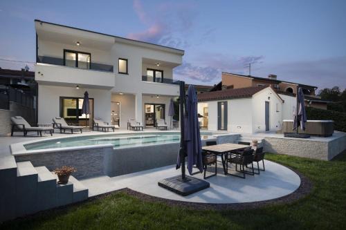 Muntic Villa | Villa Cascada