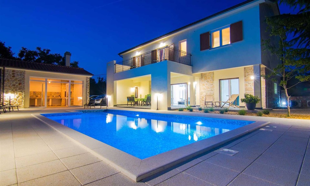 Gostinjac Villa | Villa Cedar with large swimming pool and summer kitchen
