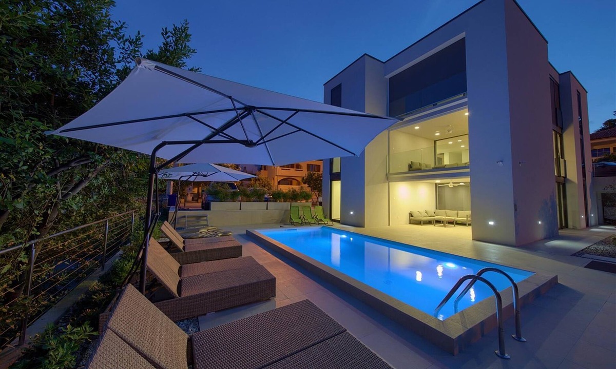 Vrh Villa | Villa Celeia - Luxurious villa with heated pool in city centre of Krk