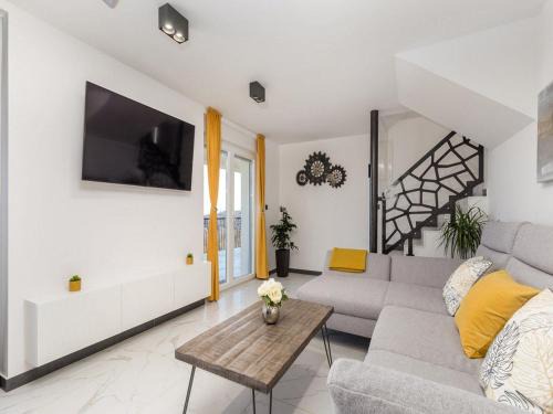 Poljane Villa | Villa Corichi with Swimming Pool