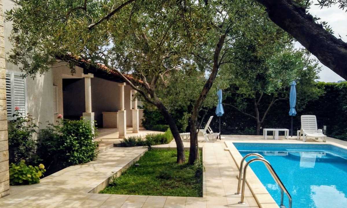 Okrug Gornji Hotel | Villa Donadini