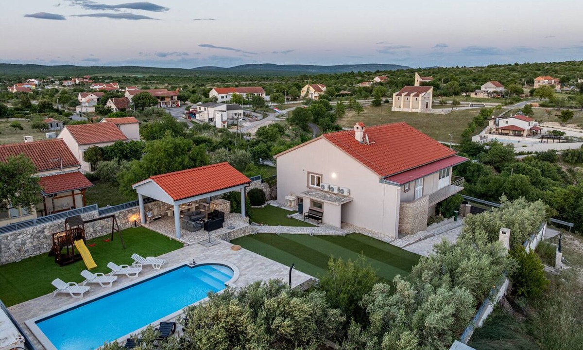 Benkovac Villa | Villa Elder ZadarVillas
