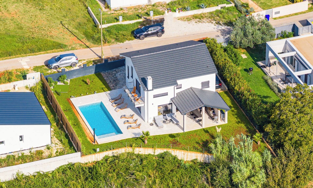 Vinkuran Villa | Villa Enja in tranquille village with heated salted pool