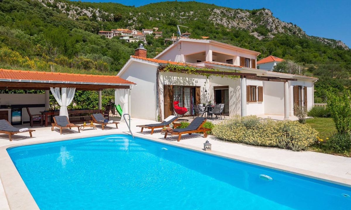 Blato na Cetini Villa | Villa Filomena - Omiš by Villas Guide