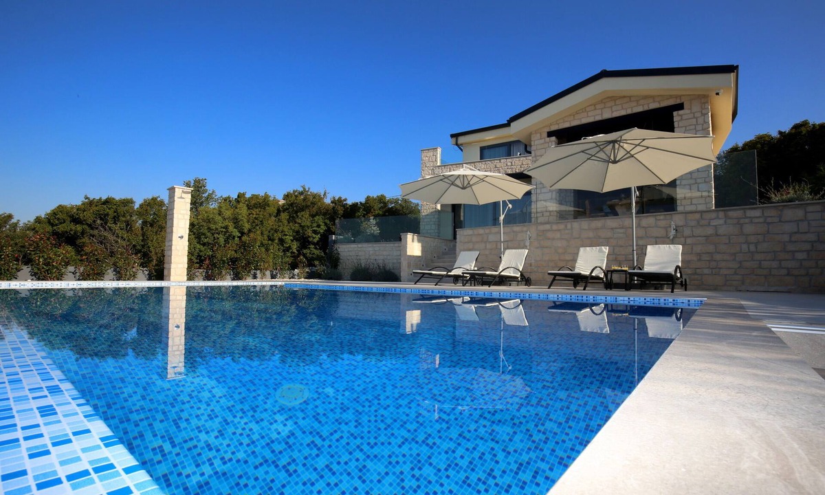 Smrika Villa | Villa for 8 persons, infinity pool, stunning view of the bay, quiet location
