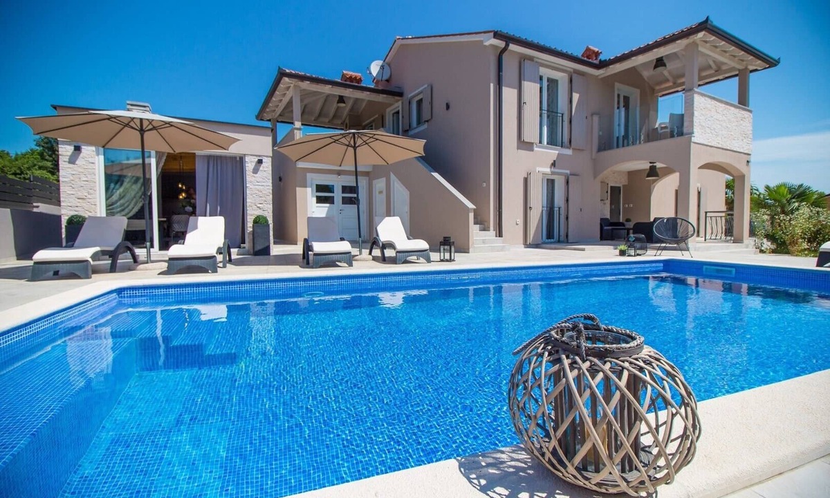 Becici Villa | Villa Franka with Pool near Labin