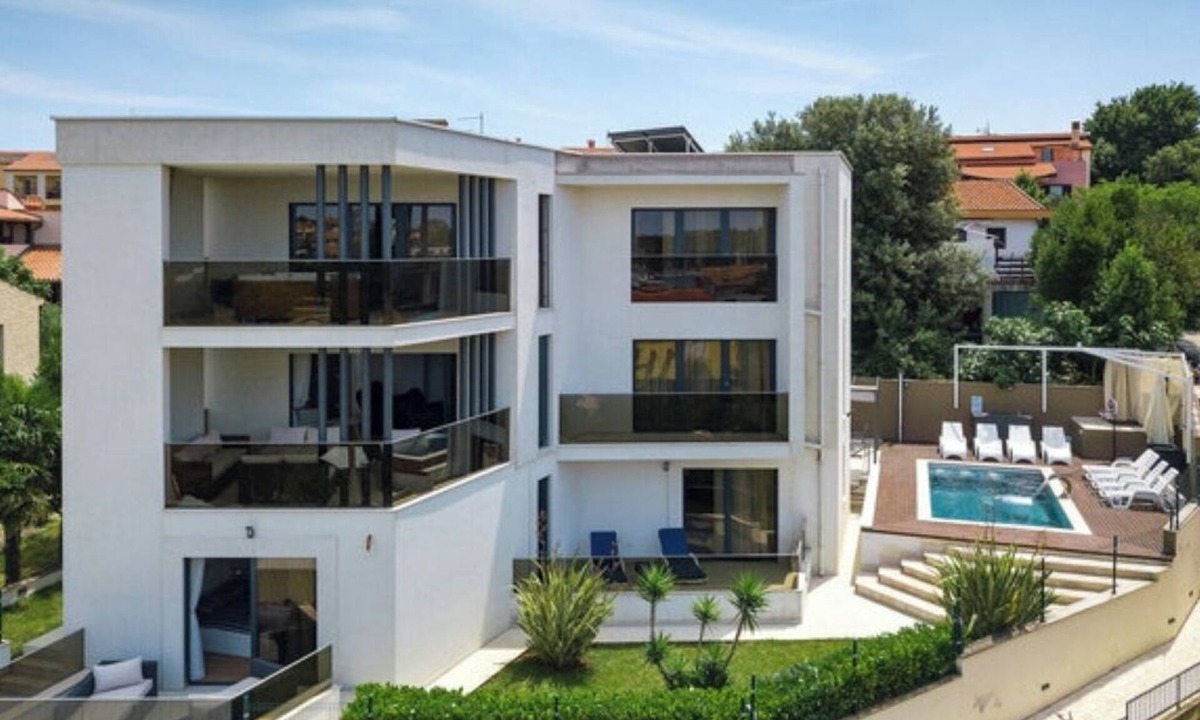 Pjescana Uvala House | Villa golfista - An Architectural Jewel Steps from the Sea