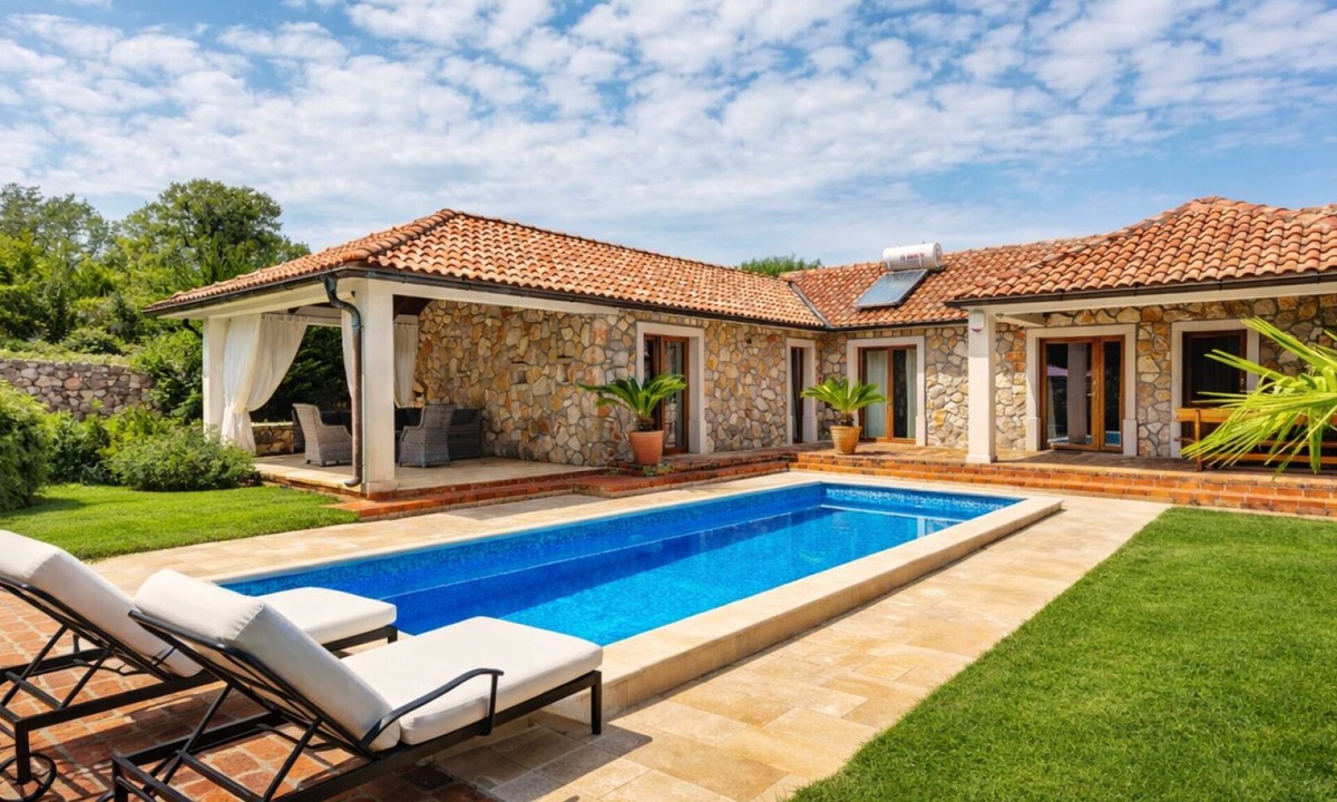 Sveti Vid Dobrinjski Villa | Villa Gostinjac 1 with pool Krk by Villas Guide