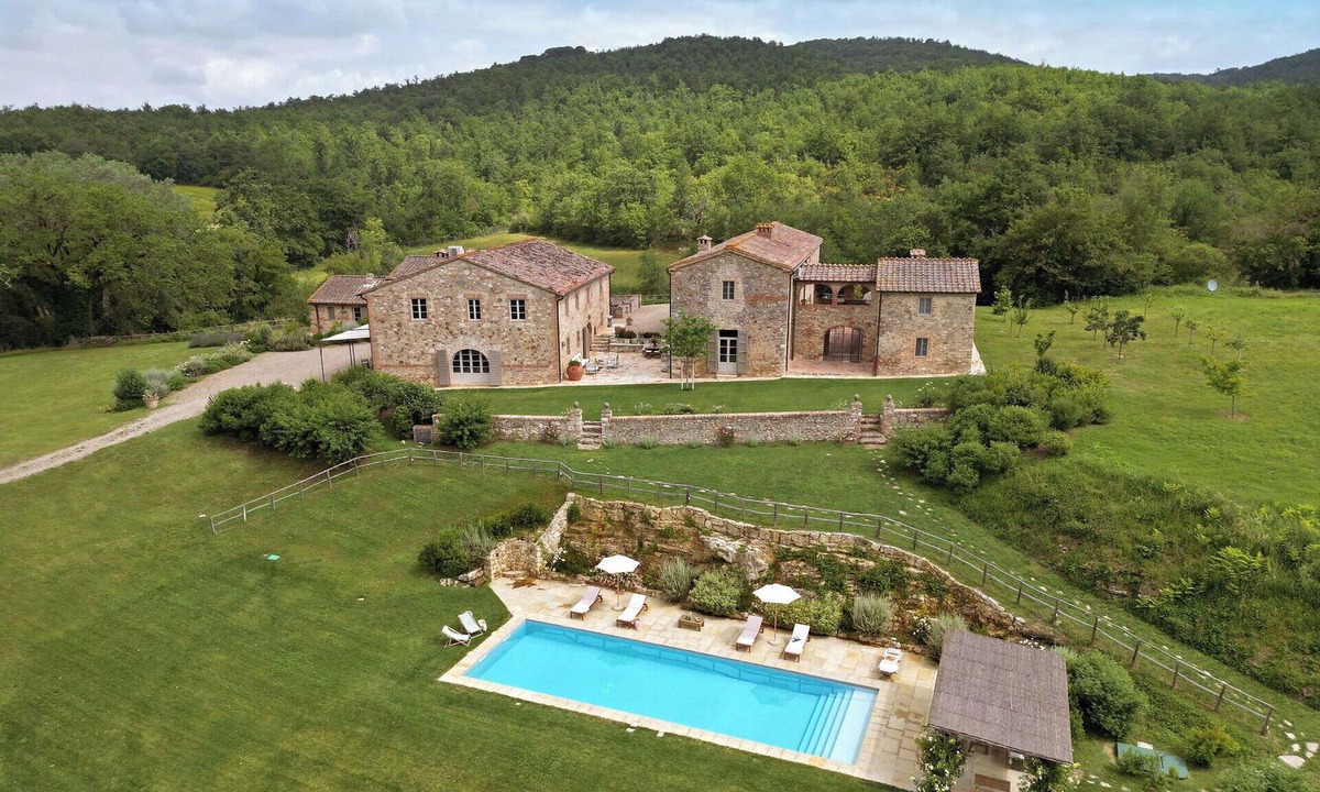 Chiusdino Villa | Villa in Frosini with 6 bedrooms sleeps 12