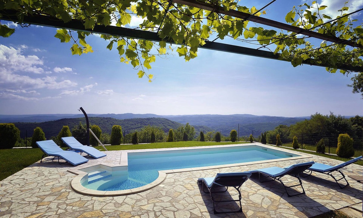 Dolenja Vas Villa | Villa in Lupoglav with Pool near the Sea
