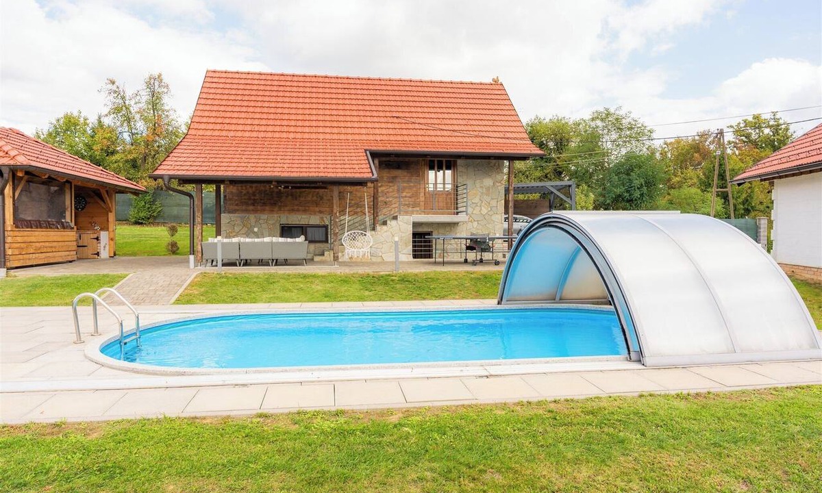 Strmec Stubicki Villa | Villa in the Stubica region with wellness, jacuzzi, sauna, and pool for relaxation