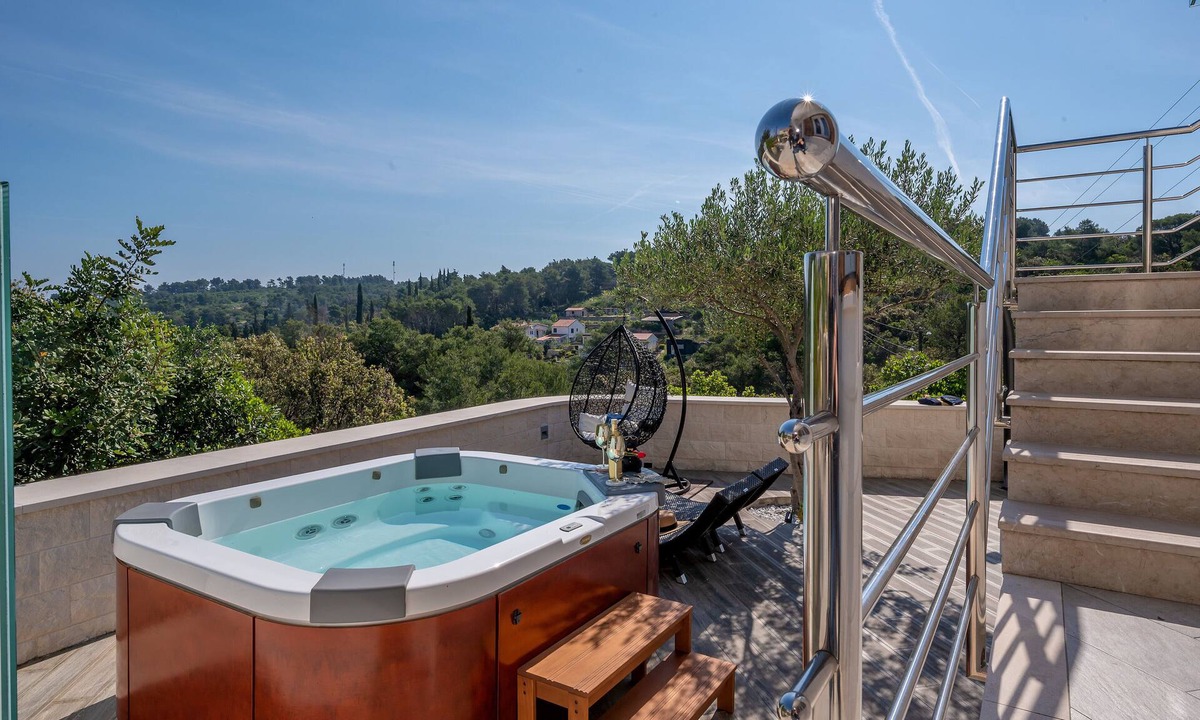 Rogac Villa | Villa Ivana Solta Island - Jacuzzi, sea view, walking distance to pebble beach