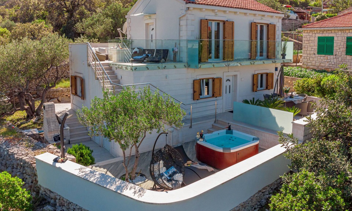Rogac Villa | Villa Ivana Solta Island - Jacuzzi, sea view, walking distance to pebble beach